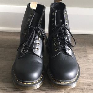 Dr. Martens 1460 Vegan size 8 US